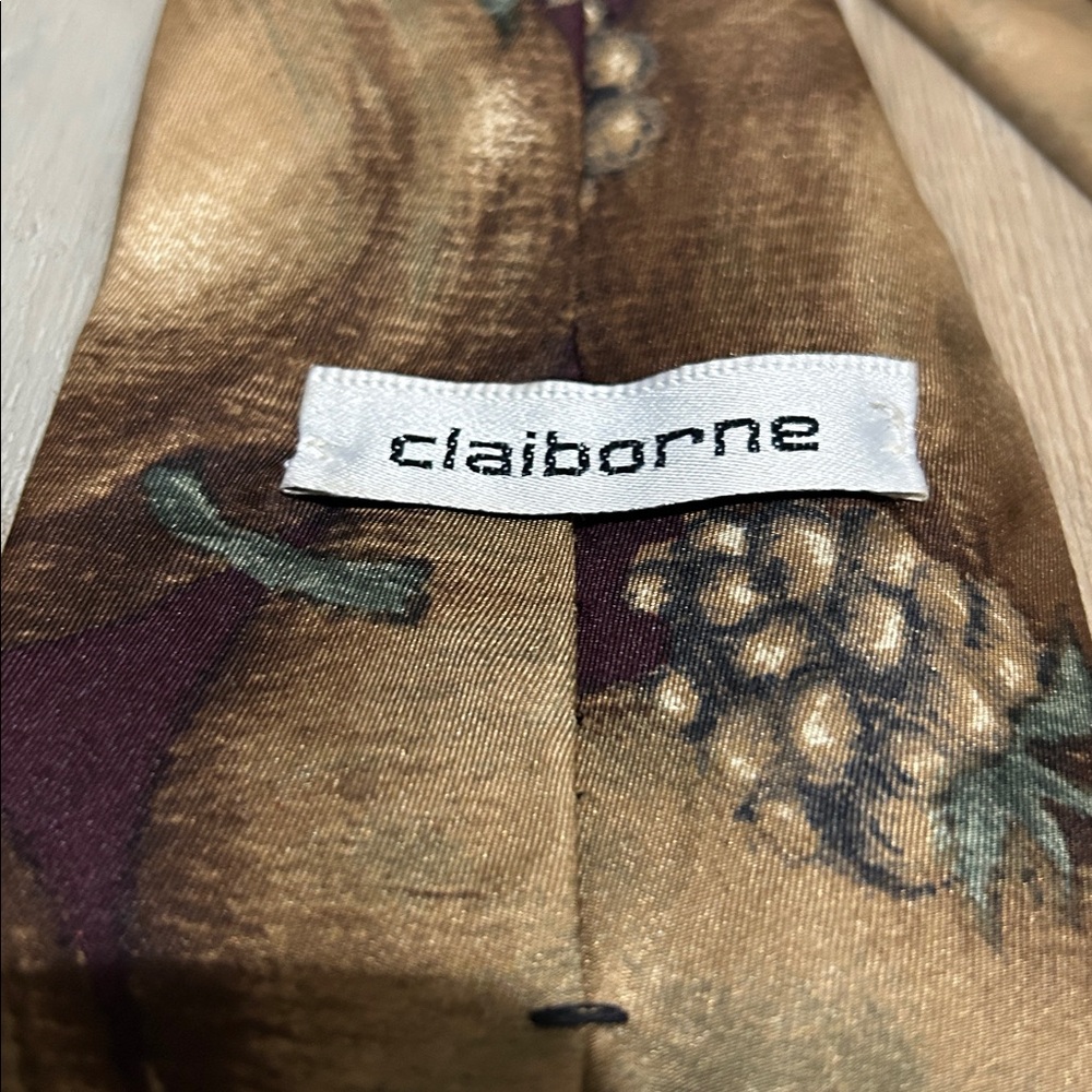 Vintage Claiborne Men’s Gold Purple fruit Patterned Tie 100% Italian Silk Career - Picture 2 of 7
